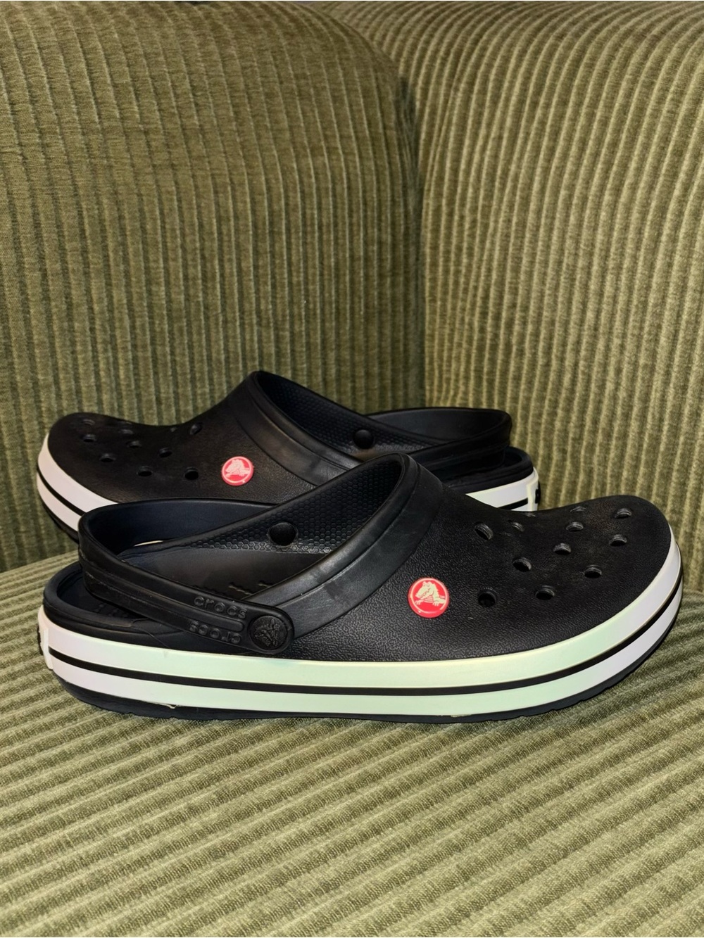 CROCS Size 8 Women’s 10 Men’s Black Clog with White Platform and Red Logo EUC